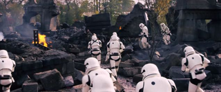 Illustration for article titled Los secretos y claves que revela el nuevo vídeo de Star Wars VII